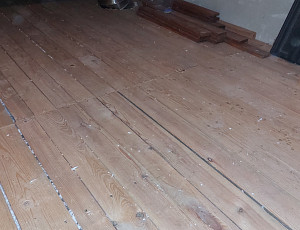 Zateplení trámového stropu rodinného domu pomocí foukané izolace